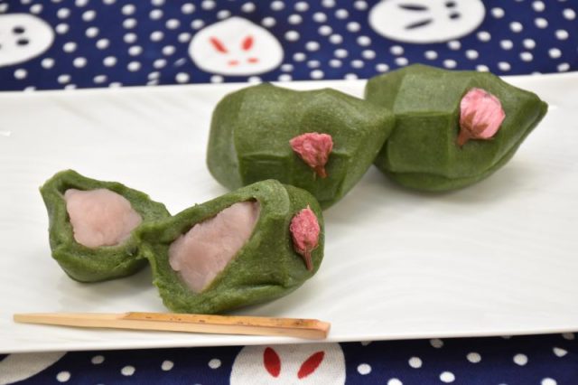新商品の「西行餅」