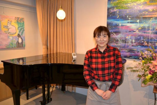 レンタルスペースについて、「大人の音楽発表会などで気軽に使ってほしい」と話す佐藤さん