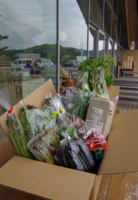 ドライブスルーで販売する3000円セットの見本