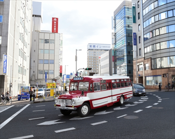 まちなかを“昭和”走る 宇都宮でボンネットバス出発式 東野交通１００