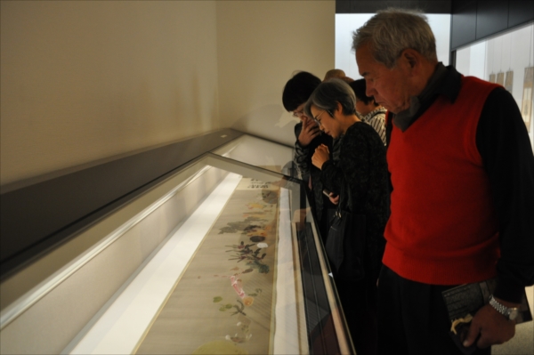 「菜蟲譜」が期間限定公開され多くの来場者が訪れている吉澤記念美術館